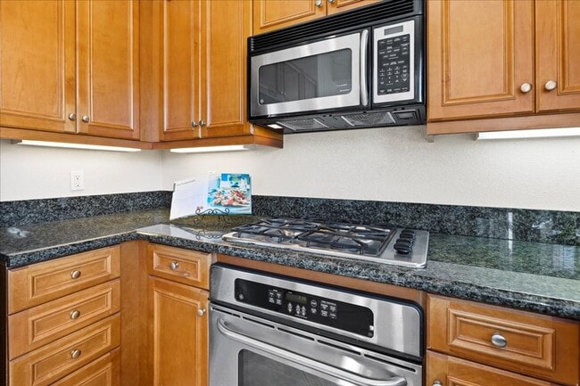 Building Photo - $3,456 - 2 Bed / 2 Bath Stunning Corner Un...