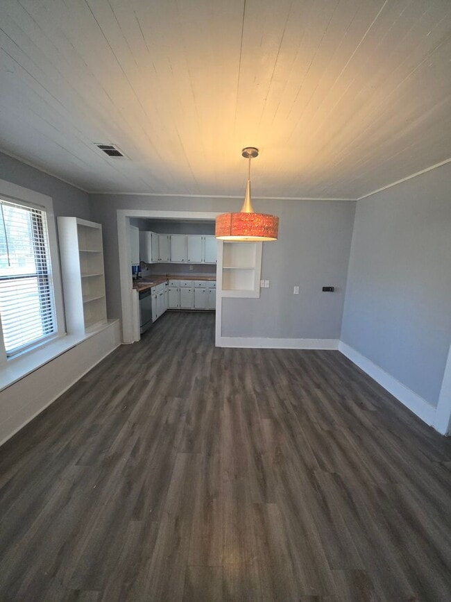 Building Photo - 418 E L St