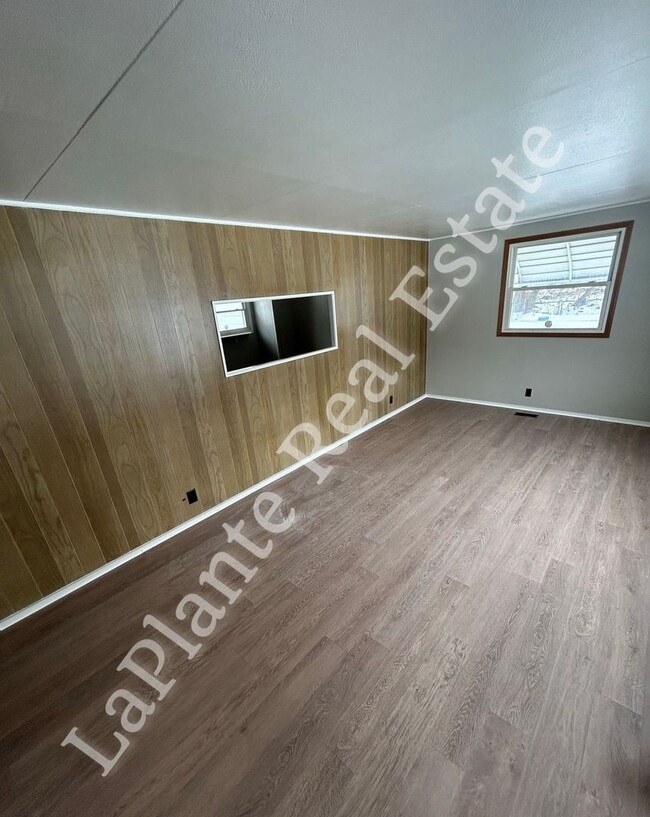 Building Photo - Freshly Updated 3-Bedroom Home Near UT