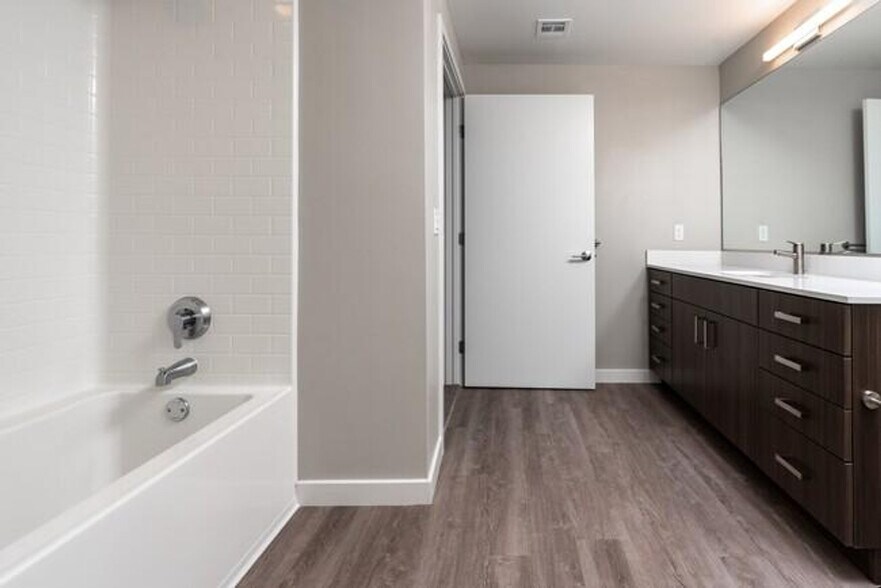 Building Photo - 3556 Rambla Pl