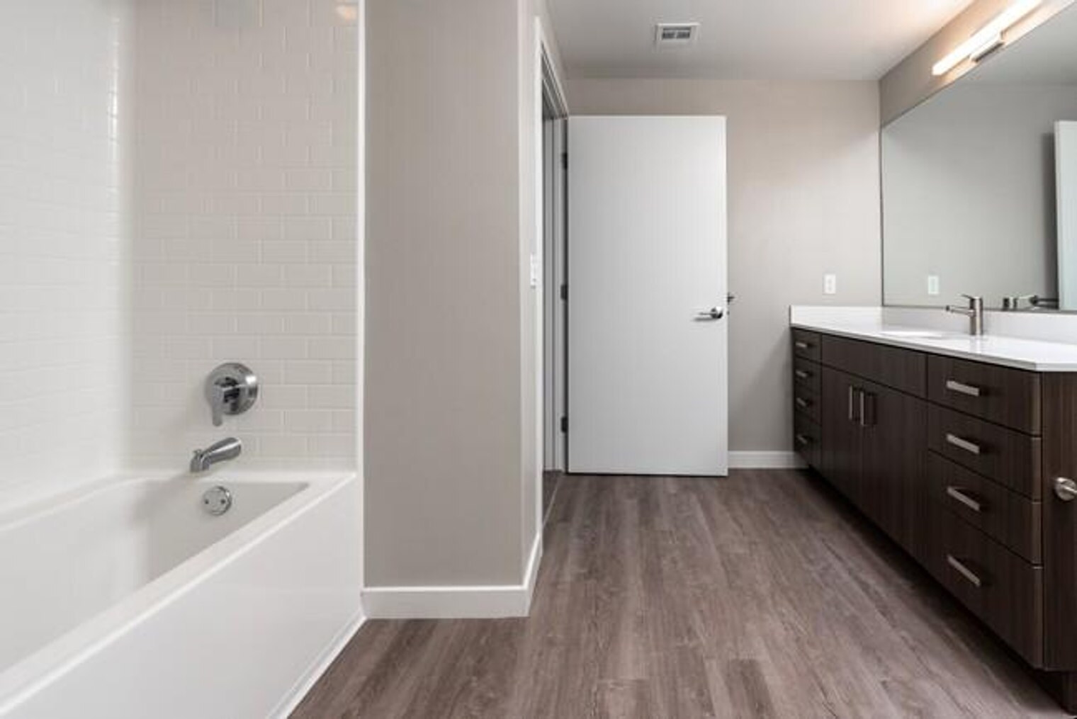 Building Photo - 3556 Rambla Pl
