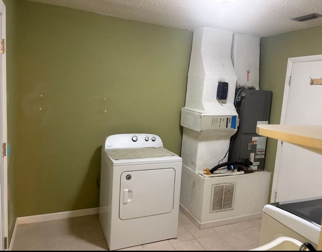 Building Photo - 1134 SE 3rd St