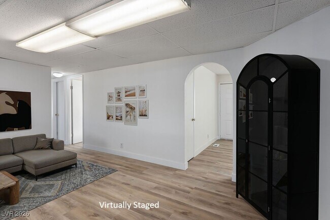 Building Photo - 2879 Green Tree Ave