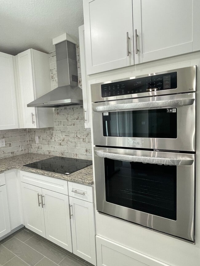 Building Photo - COMING SOON - 4/2.5/2  Home off of California Blvd.