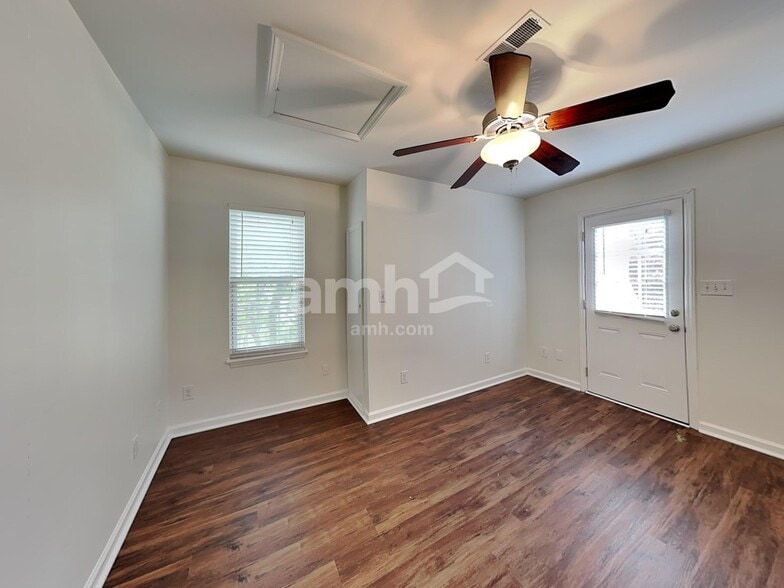 Building Photo - 19818 Madison Village Dr