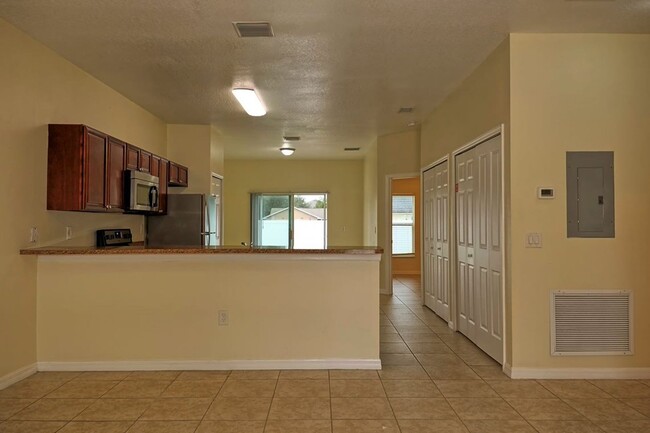 Building Photo - Kissimmee Duplex