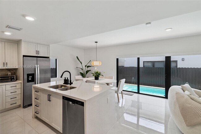 Building Photo - 1396 NW 3rd St