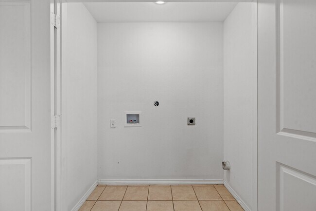 Building Photo - 119 S Bend Ct