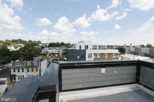 Building Photo - 818 Kennedy St NW