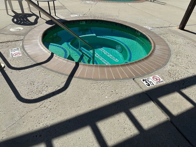 Building Photo - Updated 2-bed, 2-bath condo in Fremont’s N...
