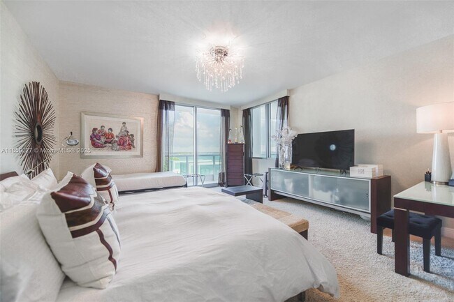 Building Photo - 1331 Brickell Bay Dr