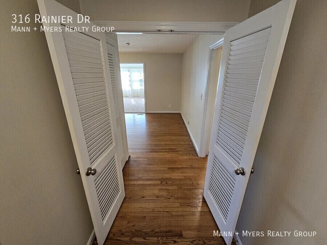 Building Photo - 316 Rainier Dr