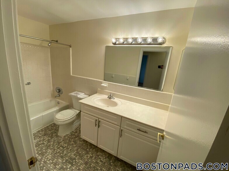 Building Photo - 17 Captain Parker Arms