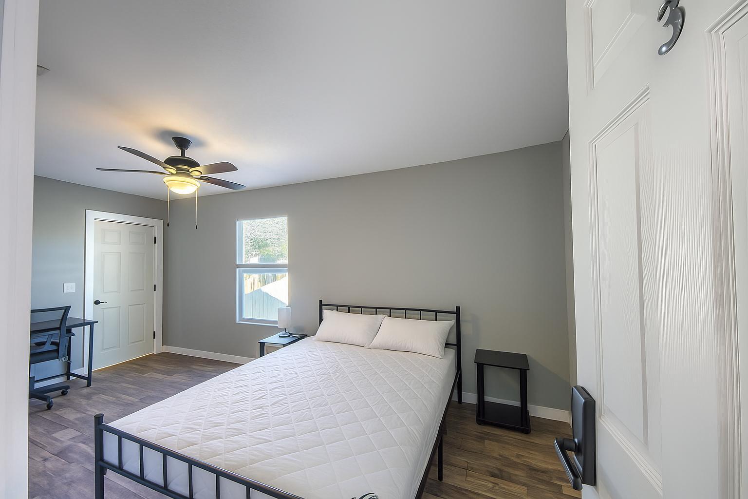 Building Photo - 427 E Southcross Blvd