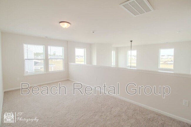 Building Photo - 1860 Villena Dr