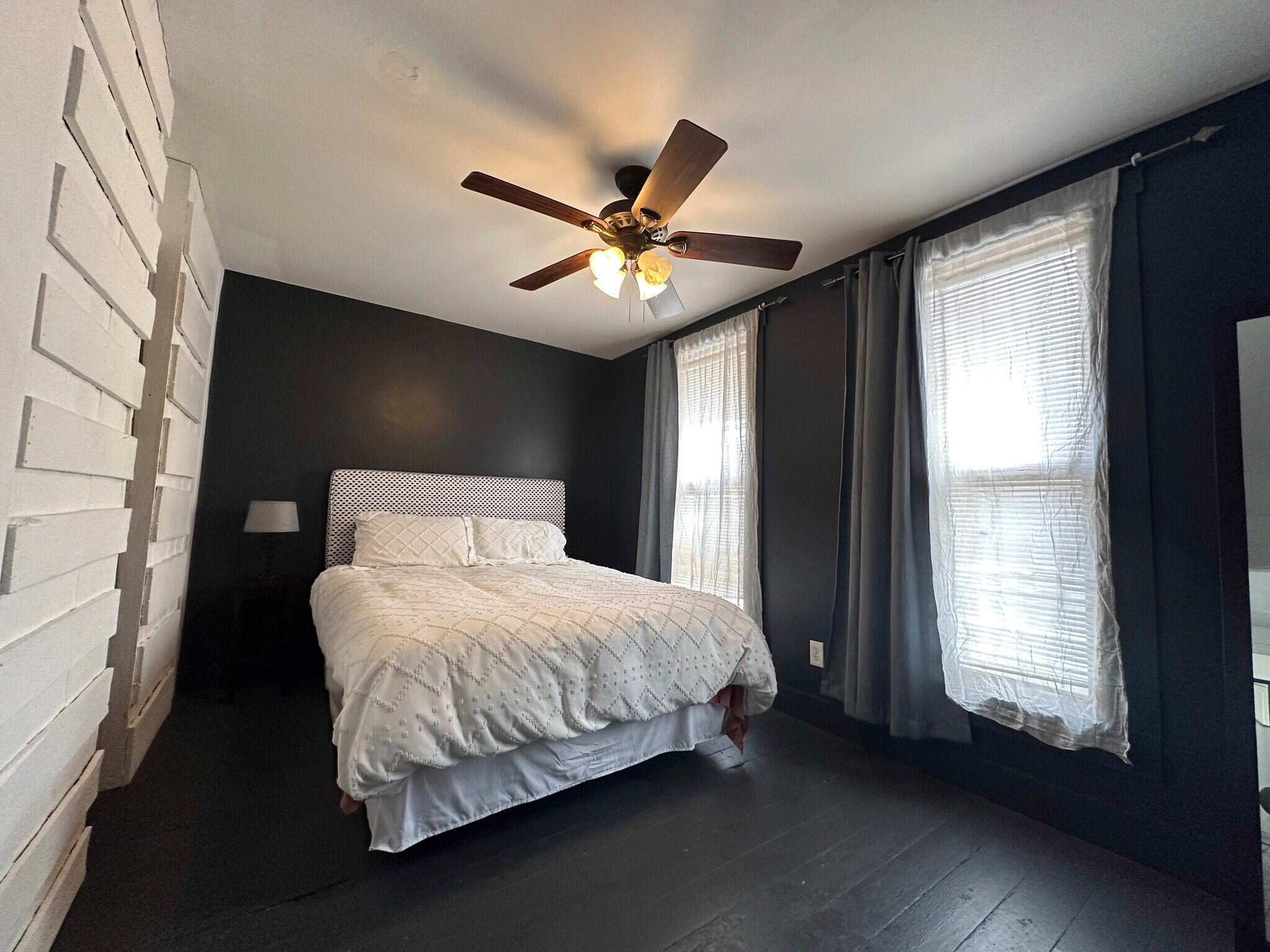 Building Photo - 1163 Say Ave