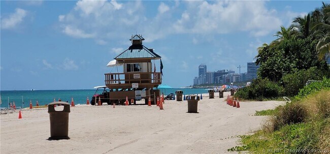 Building Photo - 15901 Collins Ave