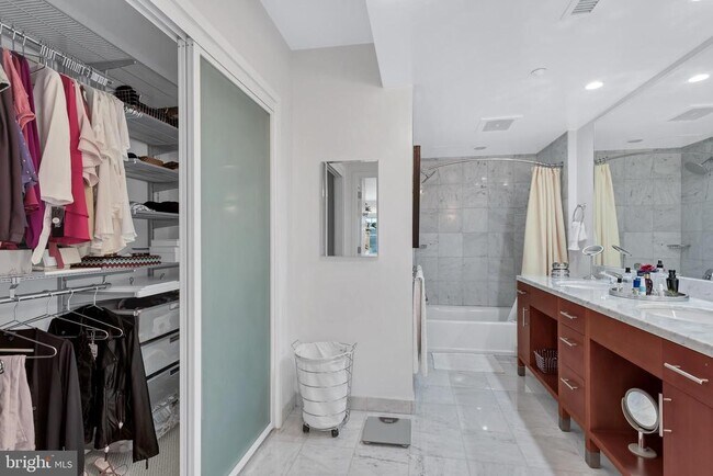 Building Photo - 912 F St NW