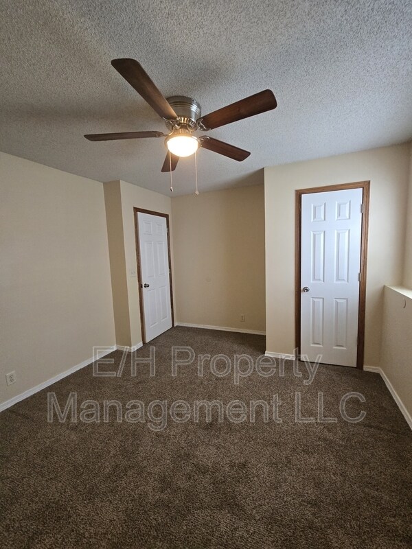 Building Photo - 4460 S Elizabeth Ave