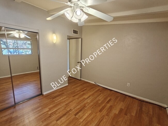 Building Photo - 5901 N Oracle Rd