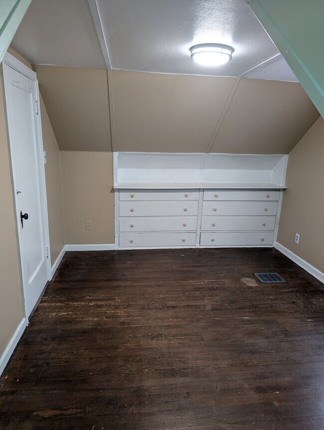 Building Photo - 4BD/2BA - University View - 1 car garage