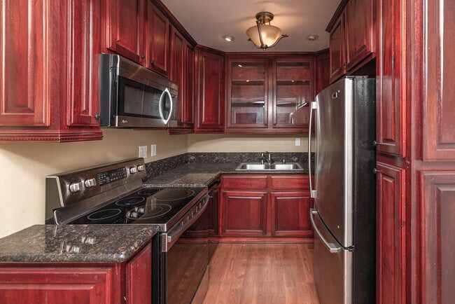 Building Photo - 6199 Canterbury Dr