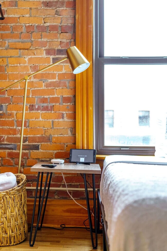 Building Photo - 1180 N High St