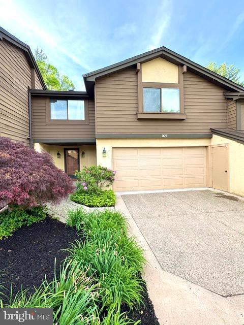 Building Photo - 165 Sayre Dr