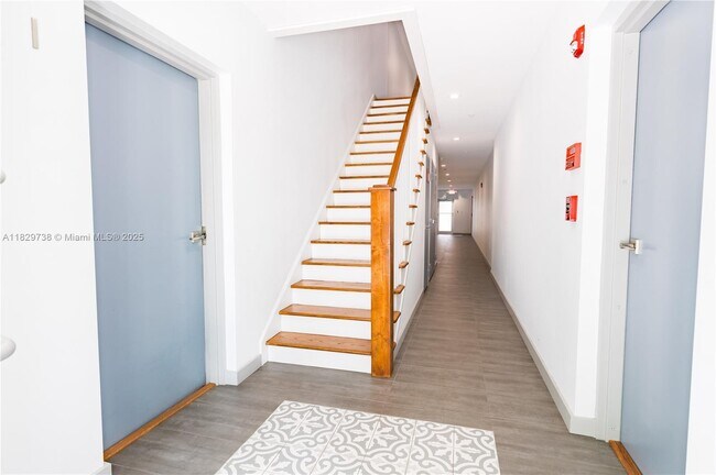 Primary Photo - 1818 SW 22nd Ave