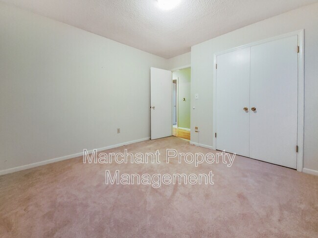 Building Photo - 106 Setters Ct