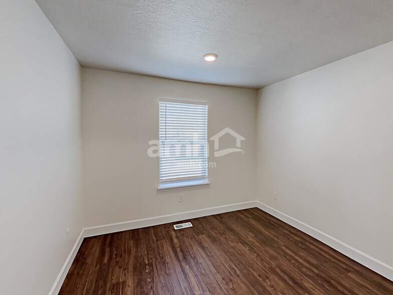 Building Photo - 2335 S Wild Horse Way