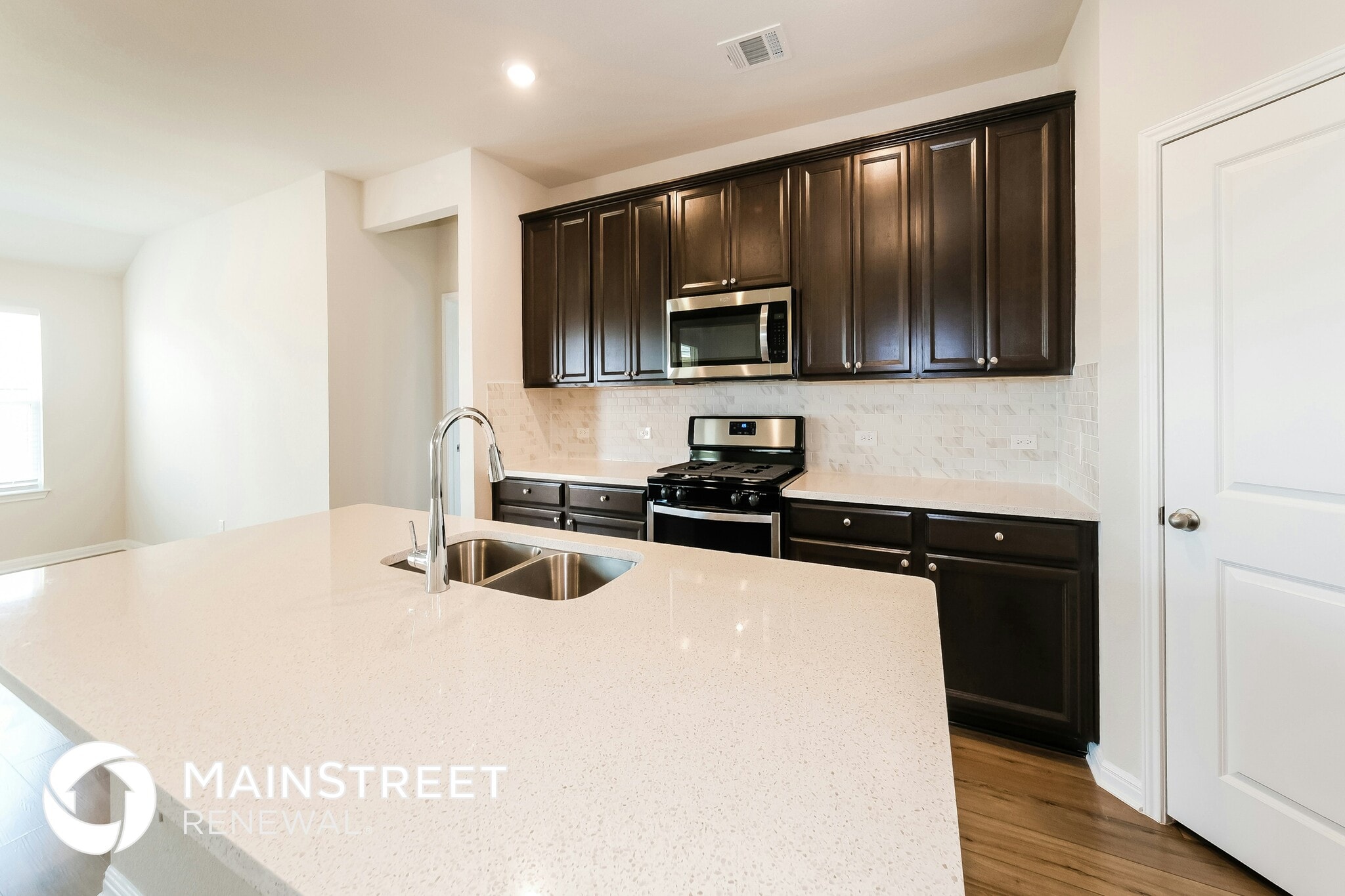 Building Photo - 1021 Round Bale Rd