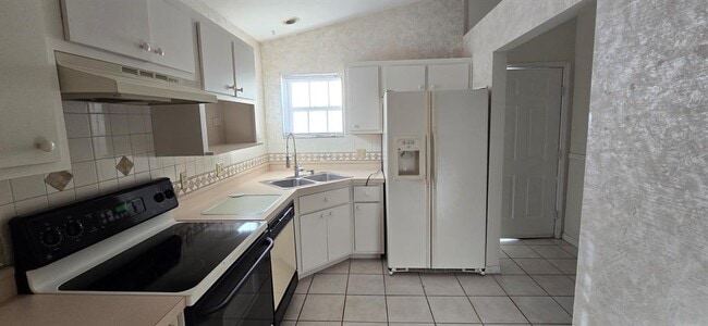 Building Photo - 2315 NE 40th Ave