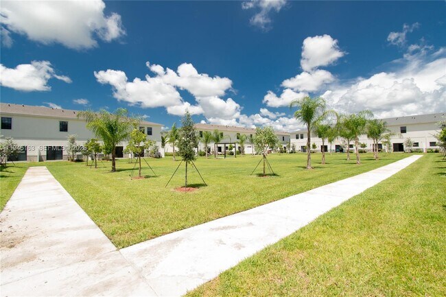 Building Photo - 1166 SW 6th Ave