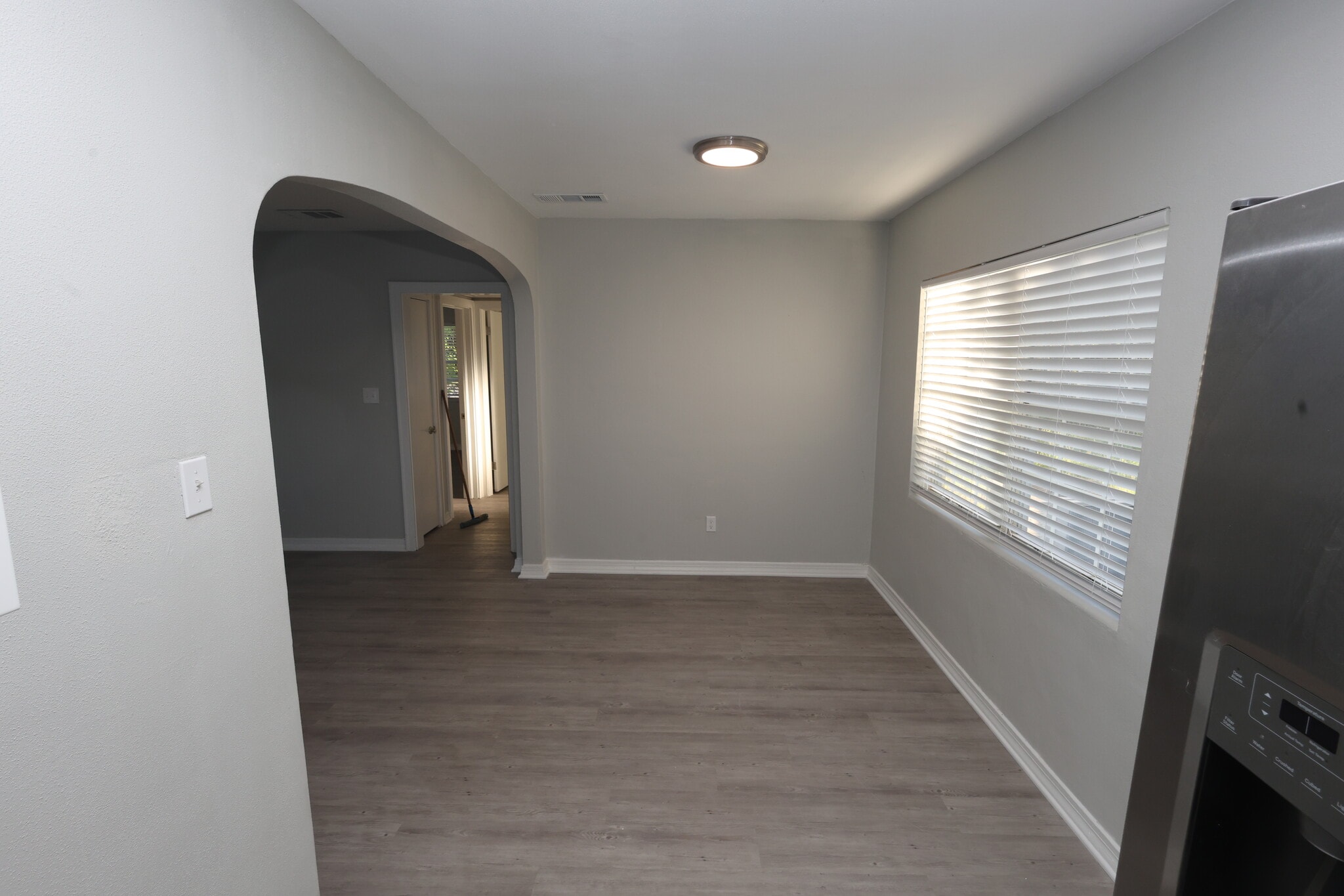 Building Photo - 110 N Palm Ave