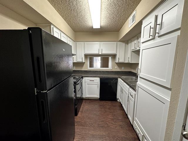 Building Photo - 9696 Walnut St