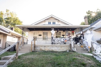 Building Photo - "Charming 2-Bedroom Duplex Retreat on N Dr...