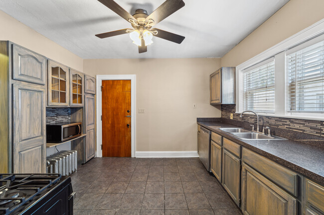 Kitchen - 10206 Clifton Blvd