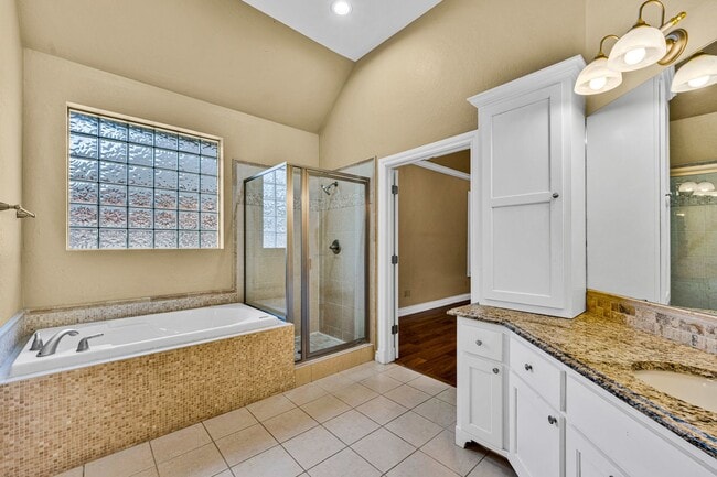 Building Photo - 404 NW 76th- Hot new listing!