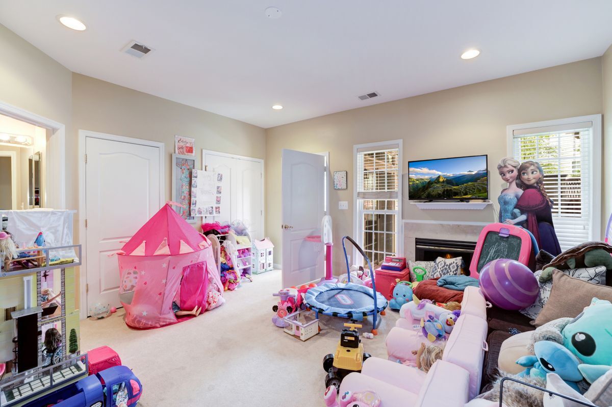 Building Photo - 43149 Crosswind Terrace