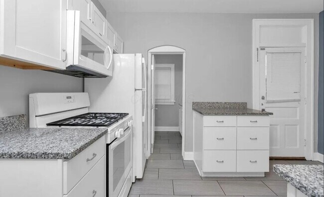 Building Photo - 1479 Bryden Rd