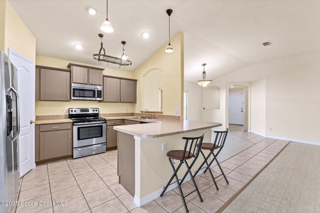 Building Photo - 960 Villa Dr