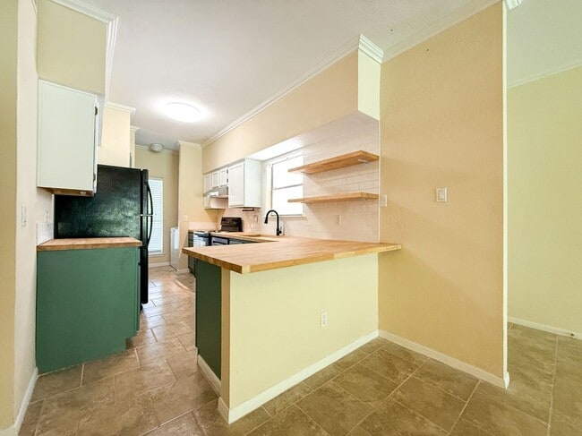 Building Photo - 2450 Wickersham Ln