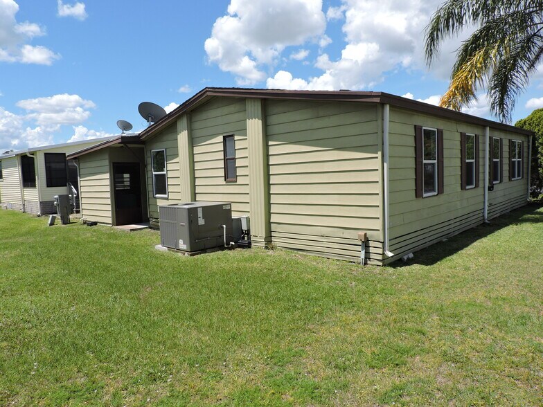 Building Photo - 6969 SE Morningside Dr