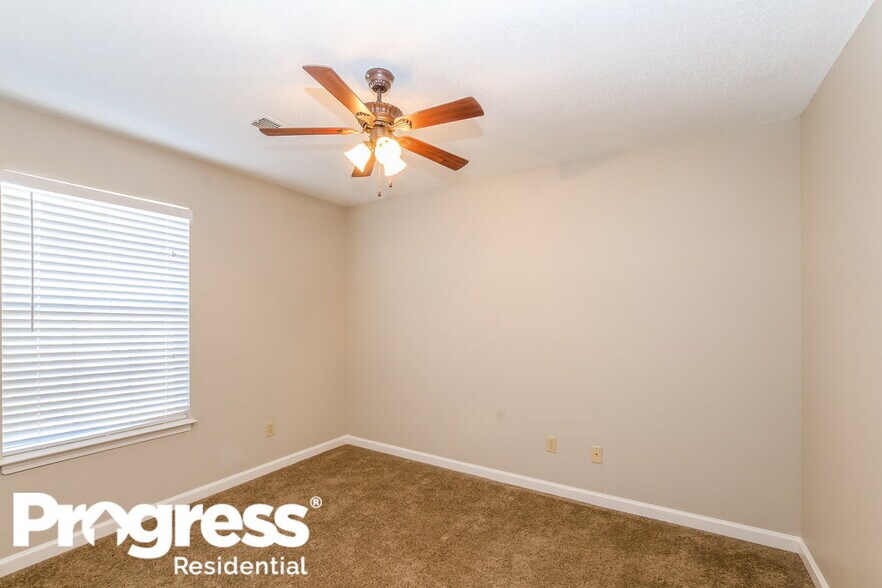 Building Photo - 40 Spring Valley Dr