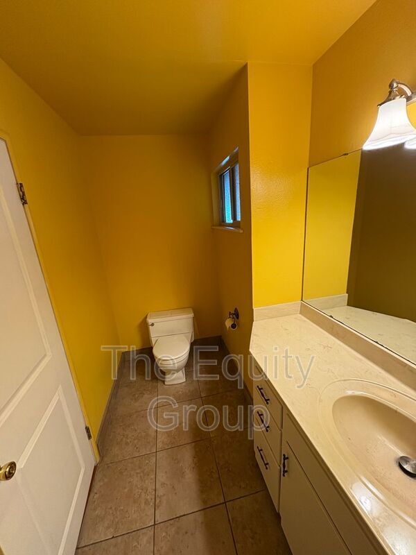 Building Photo - 1413 W Cambridge Ave