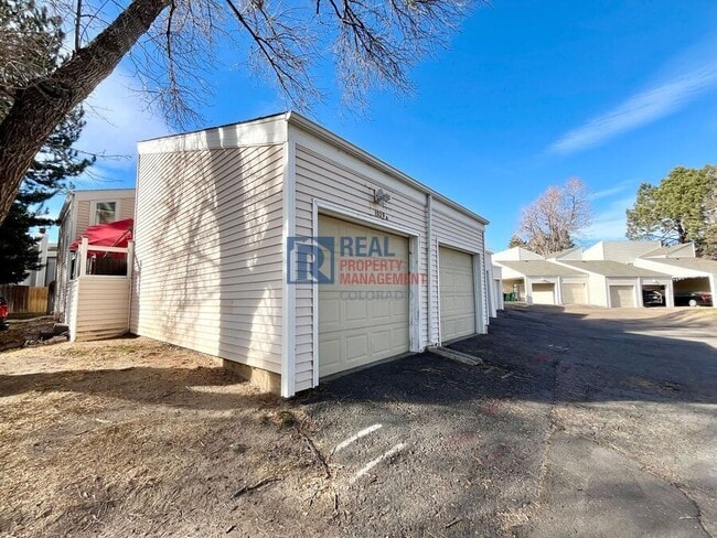 Building Photo - 1529 Sable Blvd