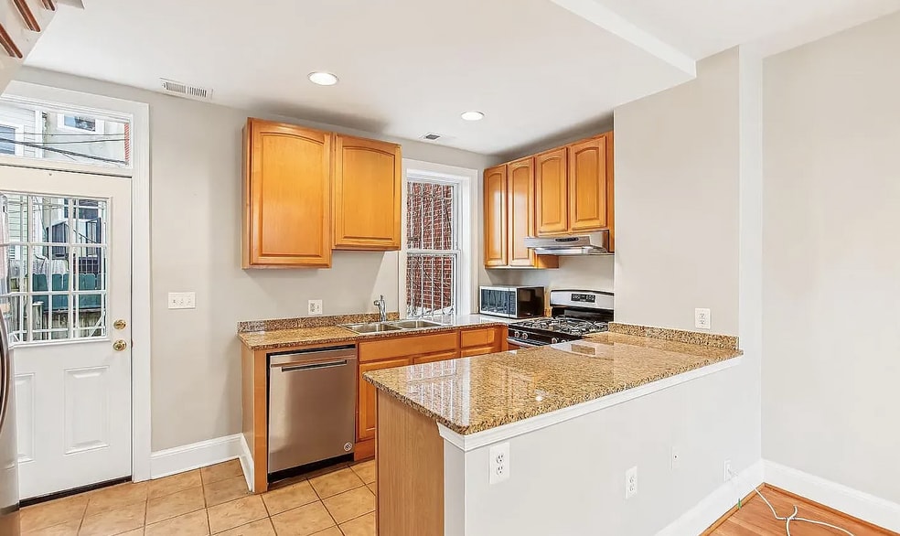 Building Photo - 1610 4th St NW