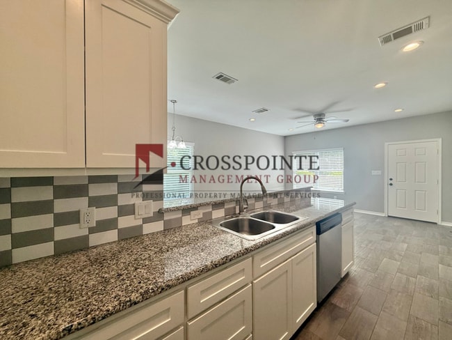 Building Photo - Tour Today! 2 bedroom 2 bathroom duplex in Tyler!