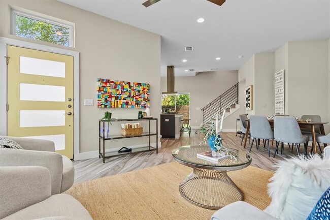 Building Photo - 5609 Tura Ln